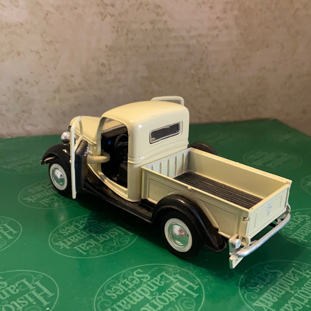 Superior 1/34 Scale Diecast Ford Pickup